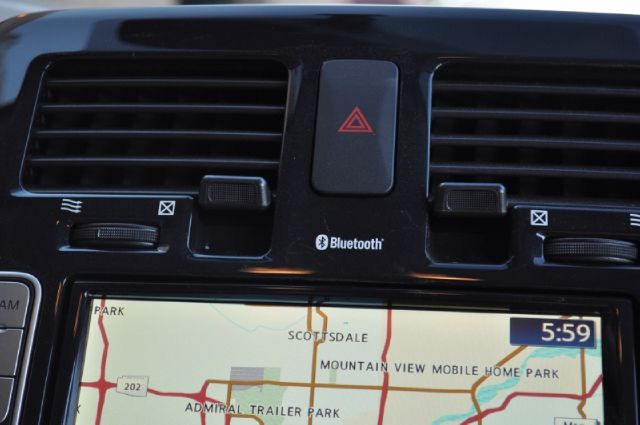 Nissan LEAF 2011 photo 1