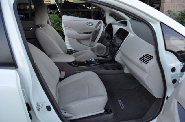 Nissan LEAF 2011 photo 10