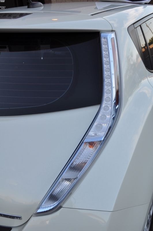 Nissan LEAF 2011 photo 11