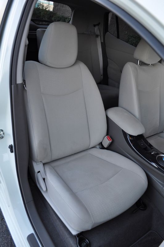 Nissan LEAF 2011 photo 13