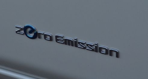 Nissan LEAF 2011 photo 17