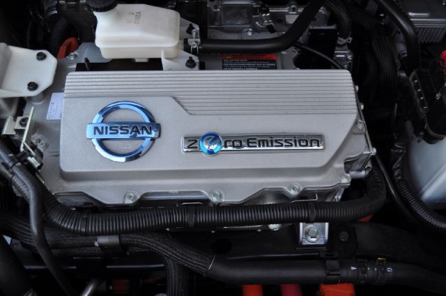 Nissan LEAF 2011 photo 18