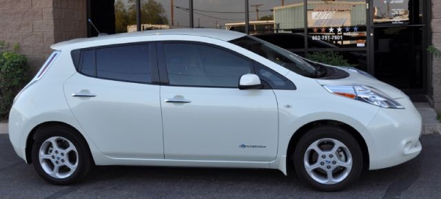Nissan LEAF 2011 photo 19