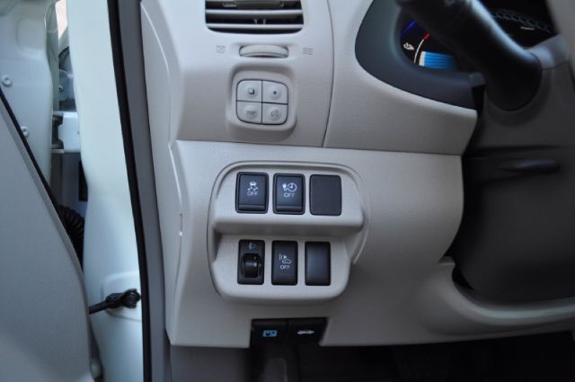 Nissan LEAF 2011 photo 8