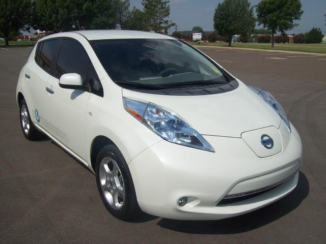 Nissan LEAF 2011 photo 1