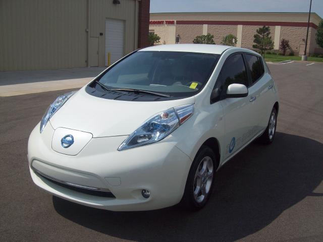 Nissan LEAF 2011 photo 4
