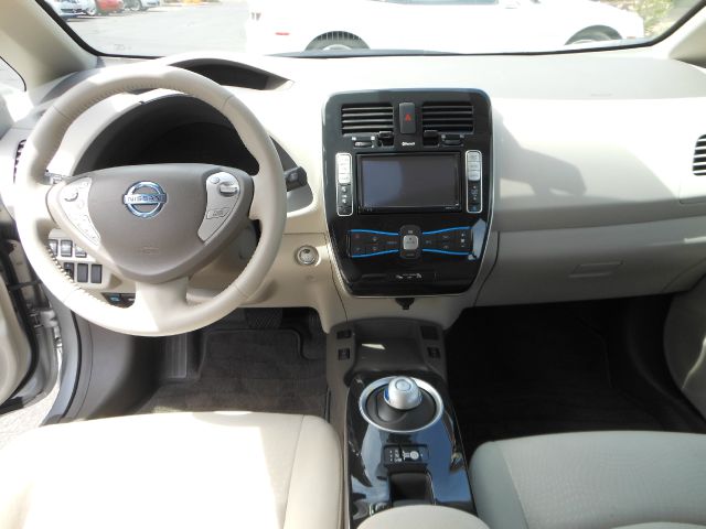 Nissan LEAF 2012 photo 10