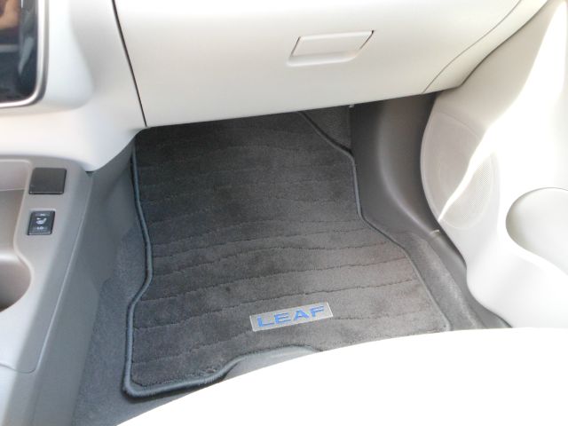 Nissan LEAF 2012 photo 12