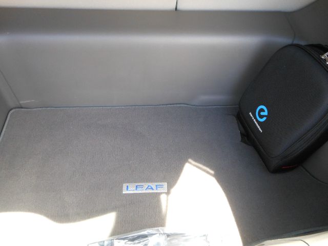 Nissan LEAF 2012 photo 15
