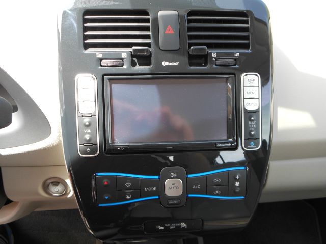 Nissan LEAF 2012 photo 17