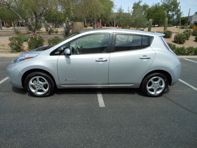 Nissan LEAF 2012 photo 19