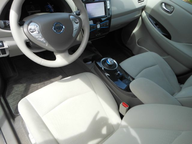 Nissan LEAF 2012 photo 2