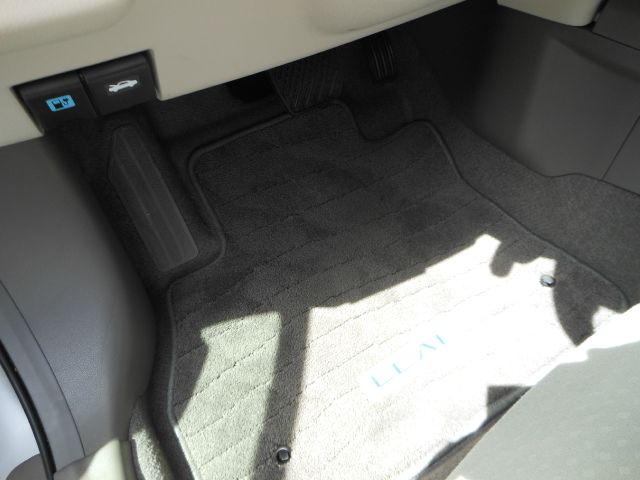 Nissan LEAF 2012 photo 21