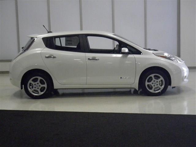 Nissan LEAF 2013 photo 1
