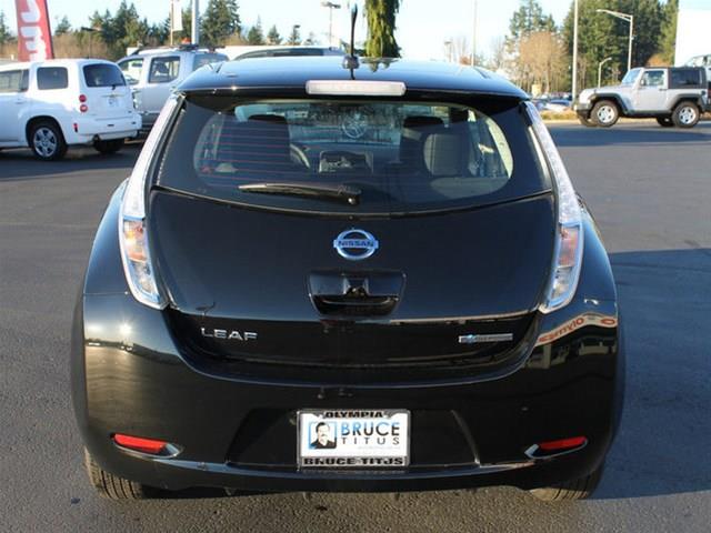 Nissan LEAF 2013 photo 2