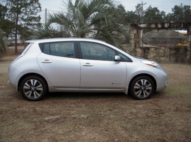 Nissan LEAF 2013 photo 1