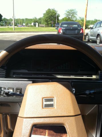 Nissan Maxima 1985 photo 2