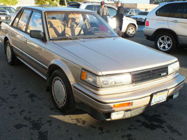 Nissan Maxima 1987 photo 3
