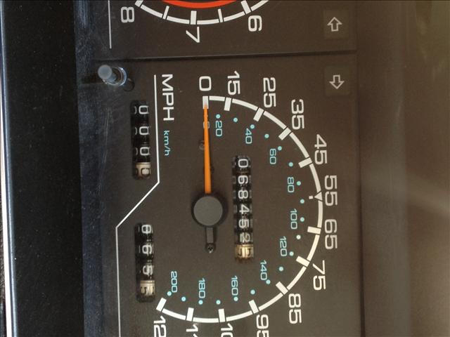 Nissan Maxima 1987 photo 2