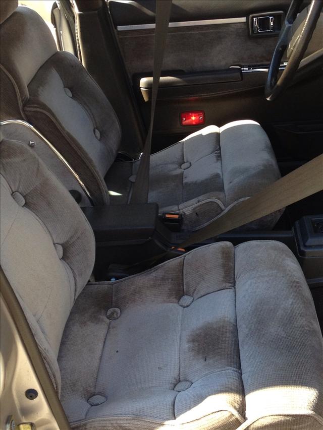 Nissan Maxima 1987 photo 4