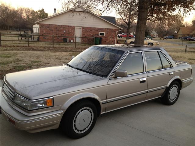 Nissan Maxima 1987 photo 5
