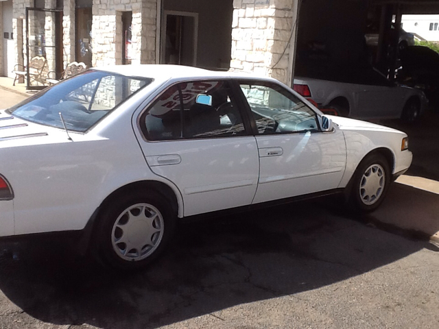 Nissan Maxima 1990 photo 2