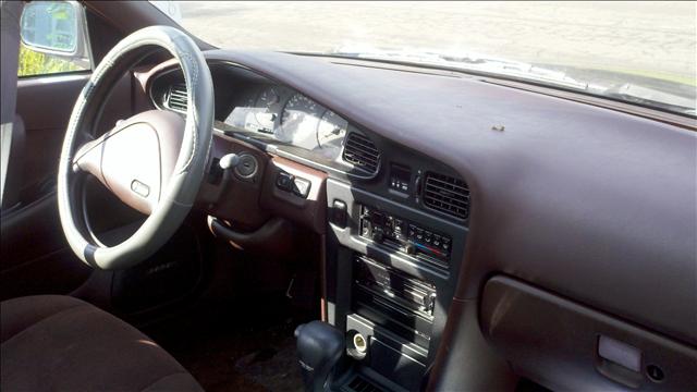 Nissan Maxima 1990 photo 2