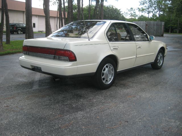 Nissan Maxima 1993 photo 1