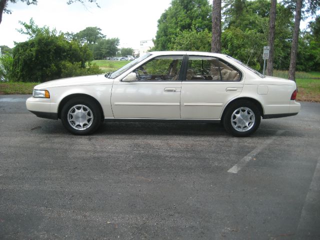 Nissan Maxima 1993 photo 3