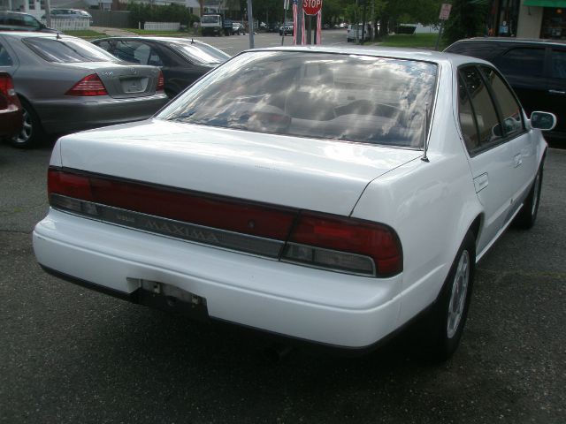 Nissan Maxima 1993 photo 1