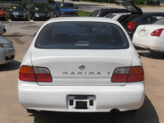 Nissan Maxima 1995 photo 10