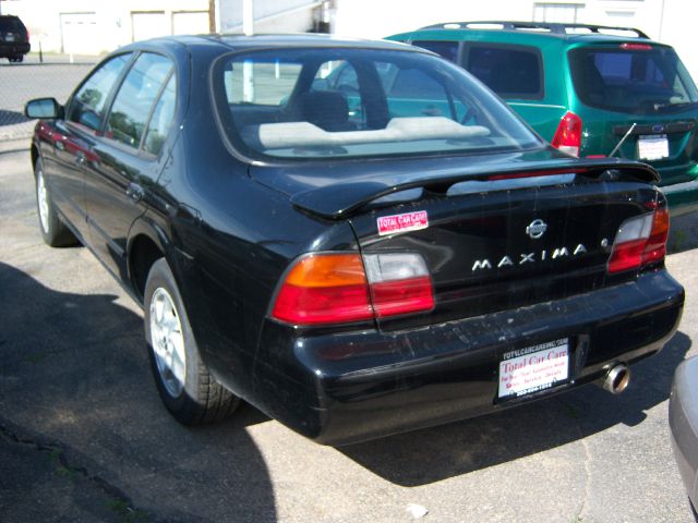 Nissan Maxima 1995 photo 1