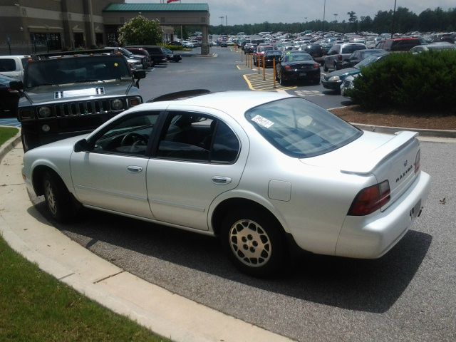 Nissan Maxima 1995 photo 1