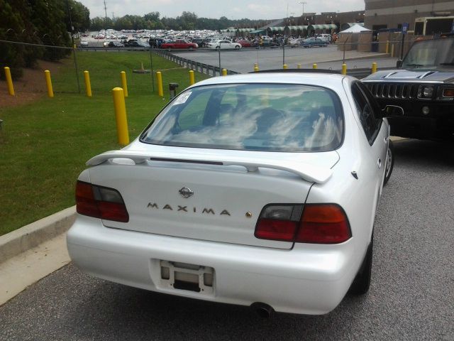 Nissan Maxima 1995 photo 4