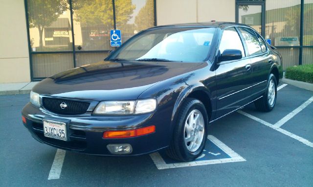 Nissan Maxima 1995 photo 1
