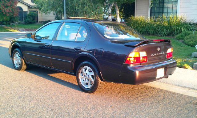 Nissan Maxima 1995 photo 2