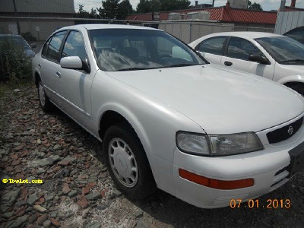 Nissan Maxima 1995 photo 2