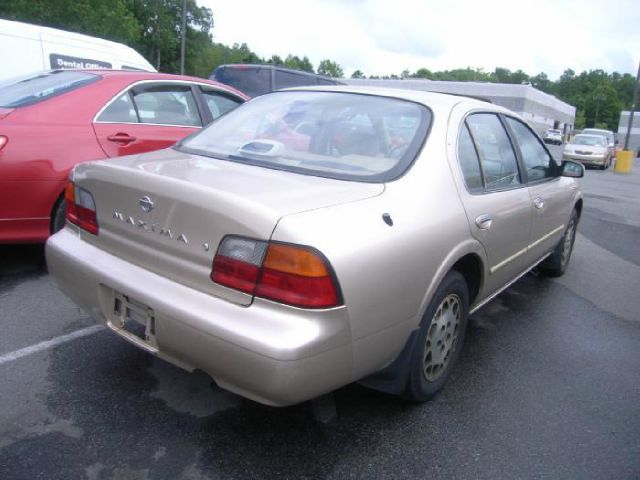 Nissan Maxima 1995 photo 2