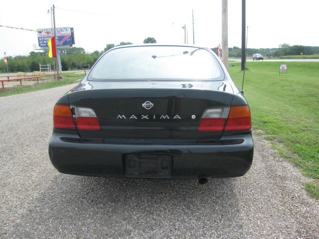 Nissan Maxima 1996 photo 3