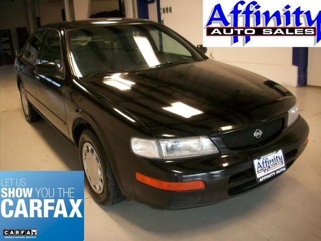 Nissan Maxima 1996 photo 1