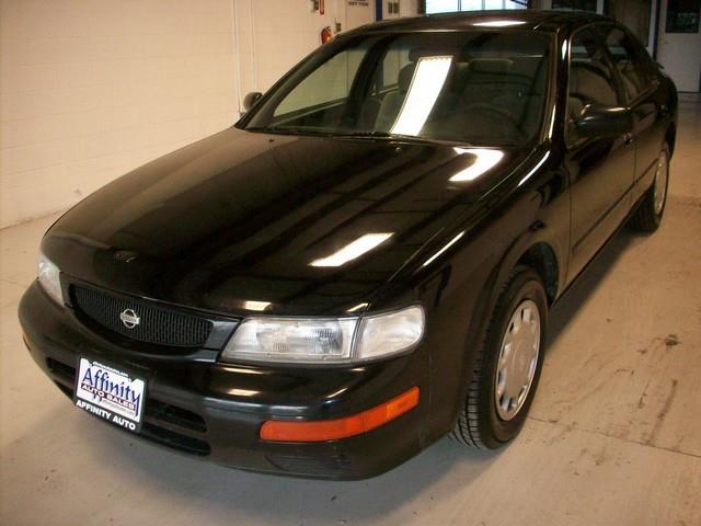 Nissan Maxima 1996 photo 3