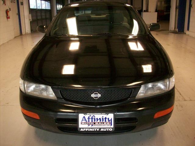 Nissan Maxima 1996 photo 4