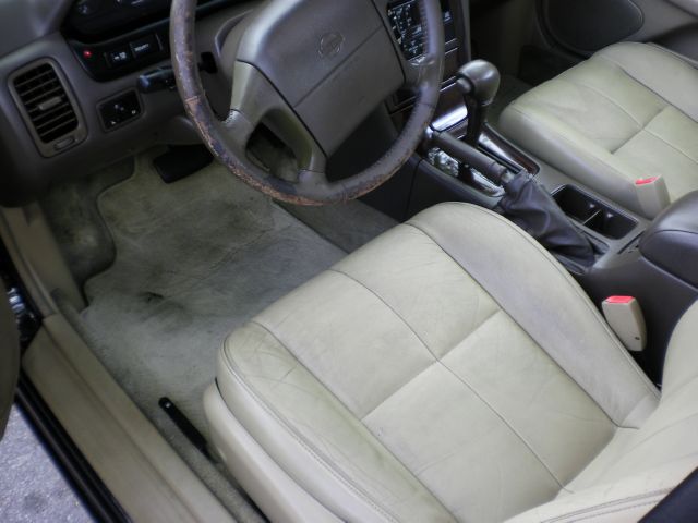 Nissan Maxima 1996 photo 1