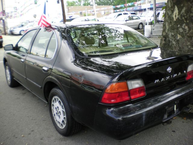 Nissan Maxima 1996 photo 2