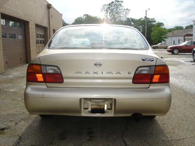 Nissan Maxima 1996 photo 10