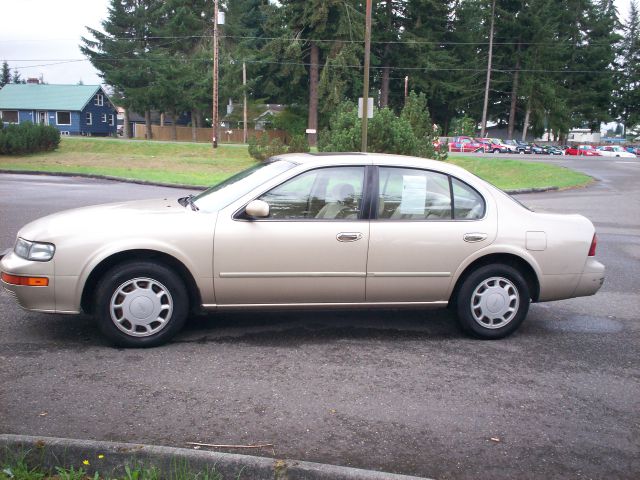 Nissan Maxima 1996 photo 1