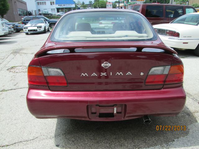 Nissan Maxima SE Sedan