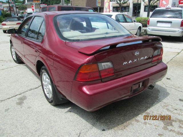 Nissan Maxima 1996 photo 1