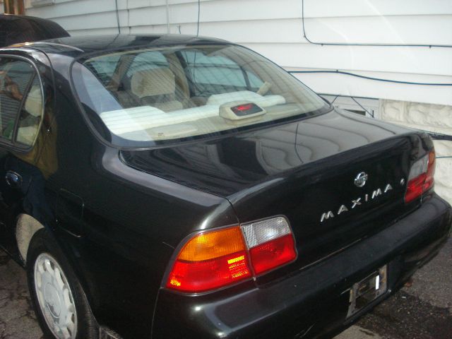 Nissan Maxima 1996 photo 0