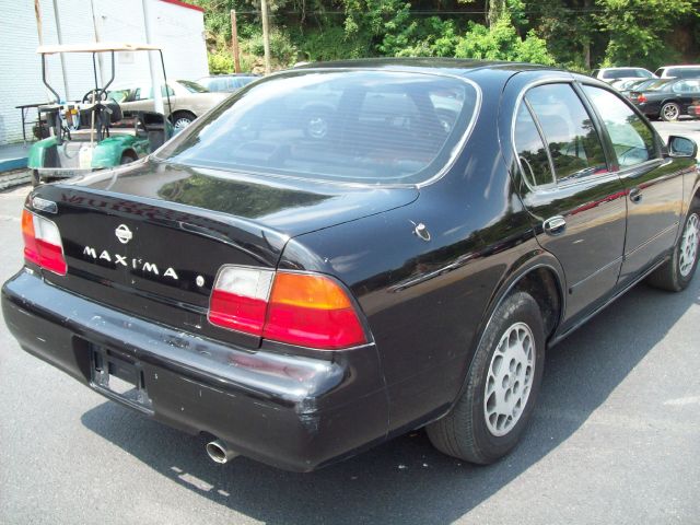 Nissan Maxima 1996 photo 1